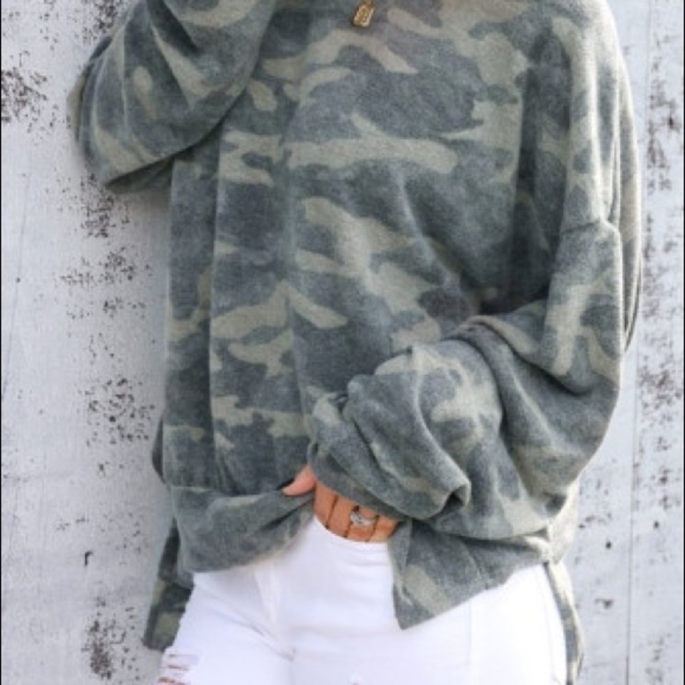 Hi-lo Hem Camouflage Sweater - Picture 2 of 7